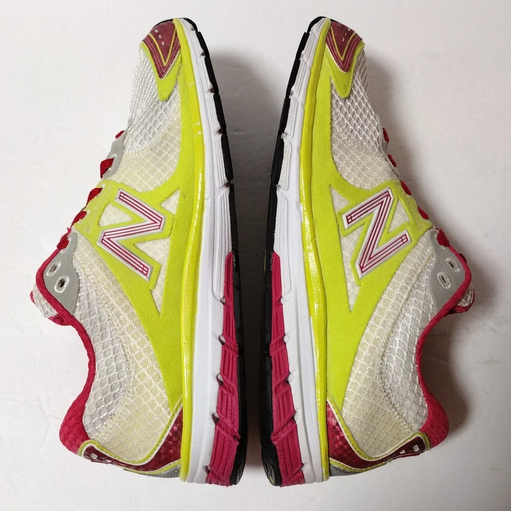 New Balance Women's 1190 Lace-Up Running Low Top Athletic Sneakers Size 9